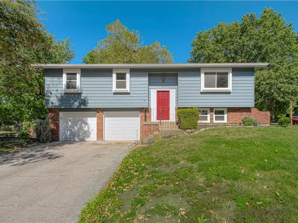 1004 W Forest Dr, Olathe, KS 66061