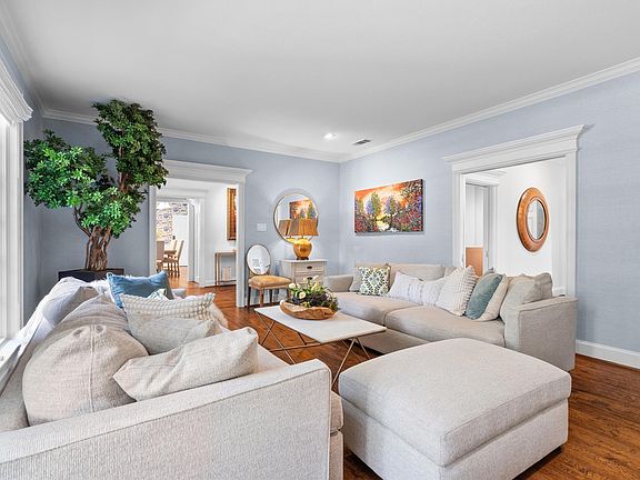 4th image of 24 Timbergreen Cir