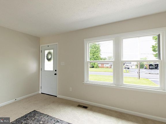 3rd image of 724 Warm Spring Rd