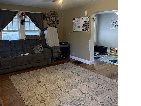 3rd image of 904 E Second Street