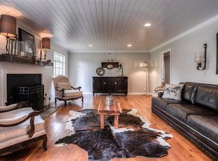 1910 Avenue O, Huntsville, TX 77340