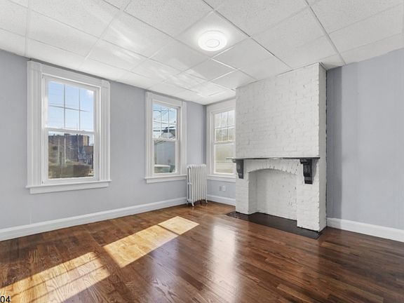 3rd image of 90 Thomas St Floor 1