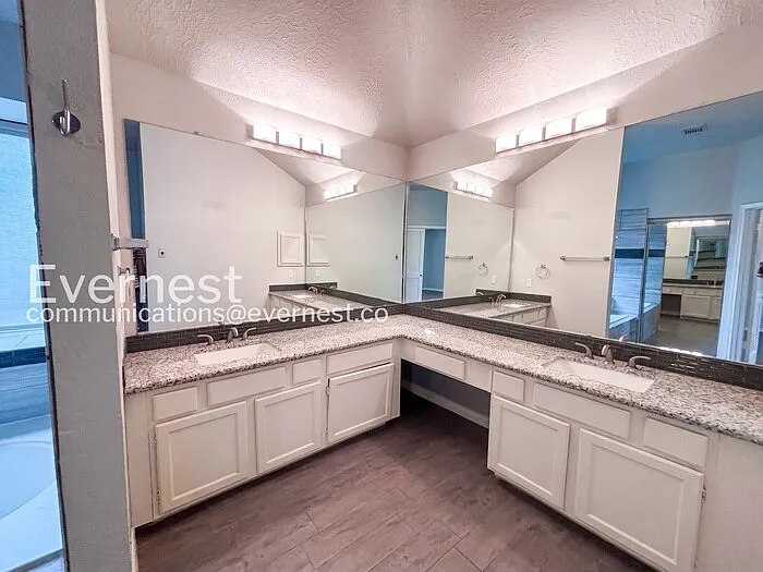 7842 Royan Dr — Photo 15