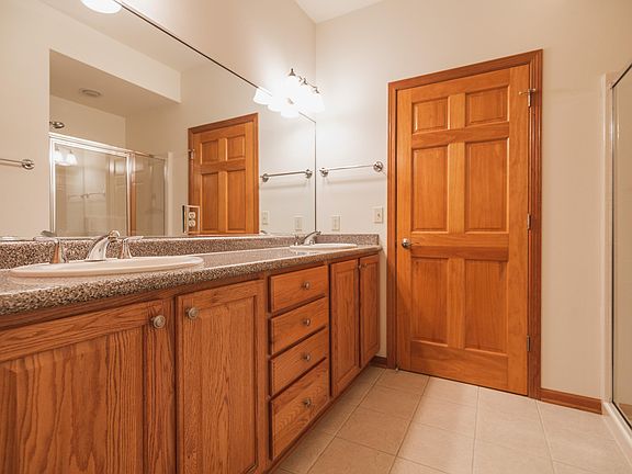 5th image of N60W5007 Highland Crossings Cir