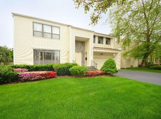 24 Anne Dr, Hicksville, NY 11801