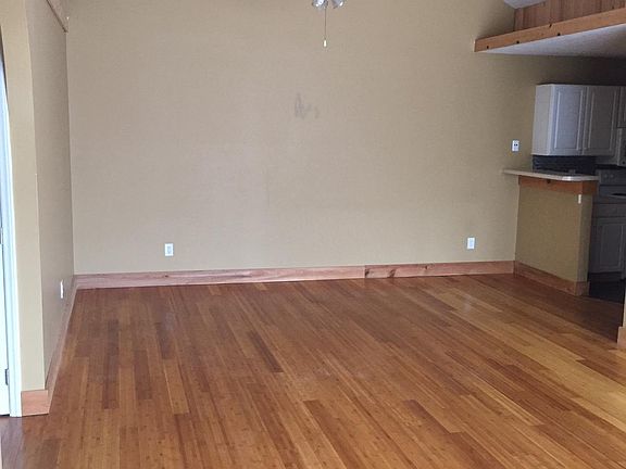 4th image of 340 Emerald Cove Ct