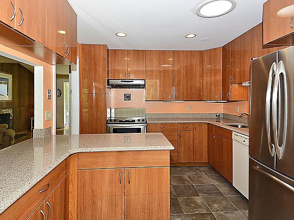 5th image of 8312 Tomlinson Ave