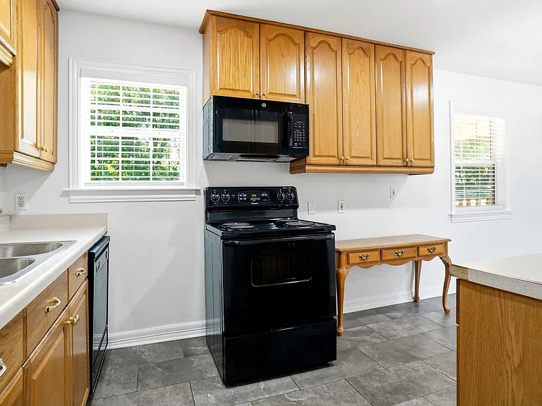 1013 Irion Dr — Photo 6