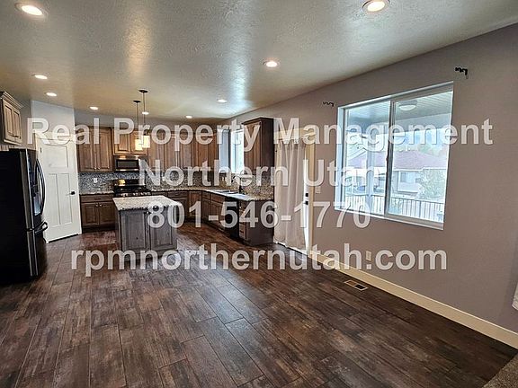 5th image of 1433 W 3225 S Unit A