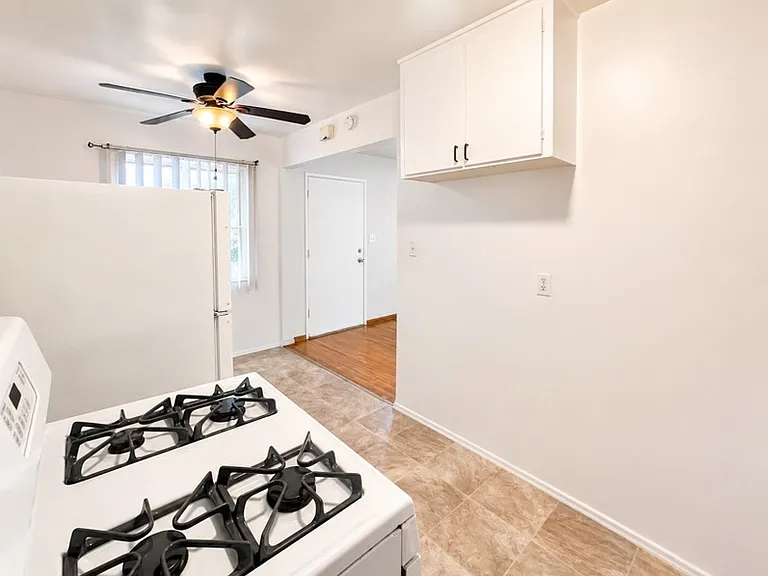 3728.5 Ingraham St — Photo 17