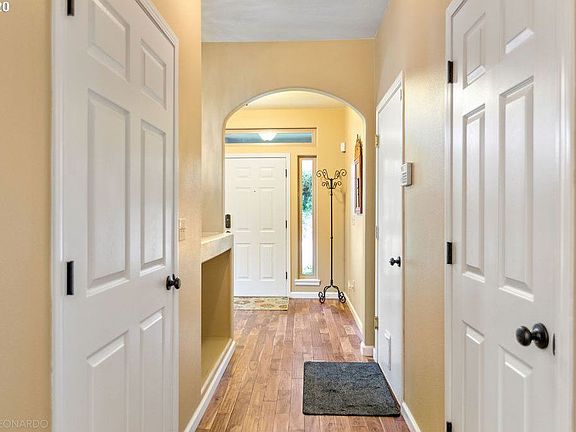 3rd image of 16310 NE 66th Cir