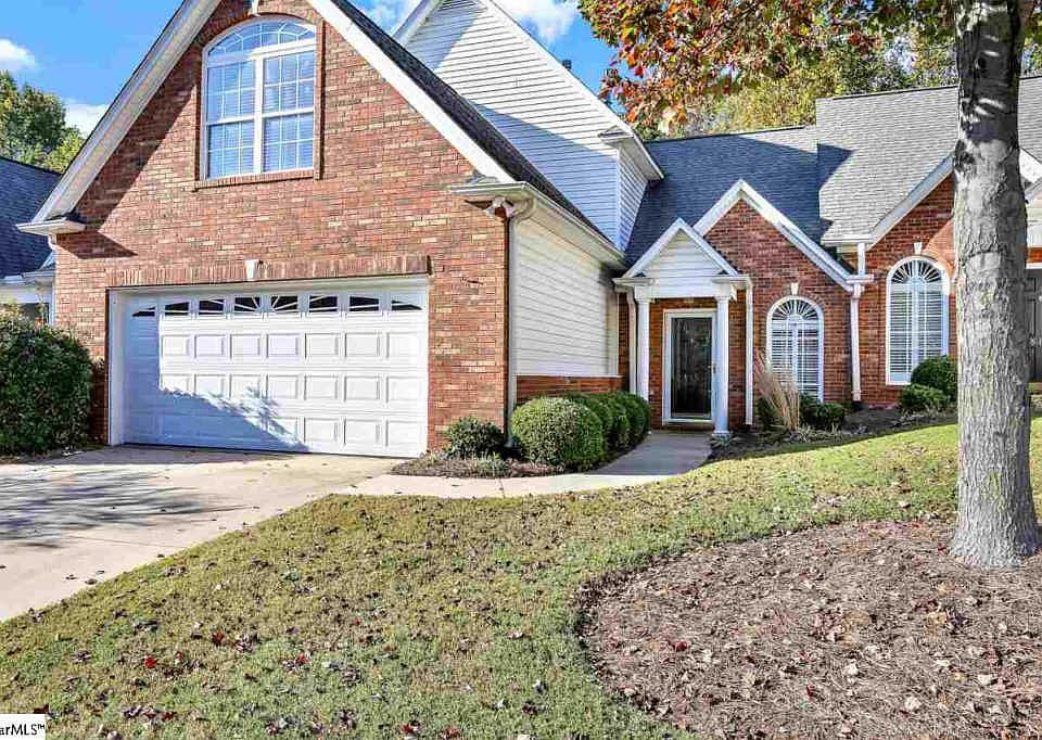 1st image of 815 Woodsford Dr