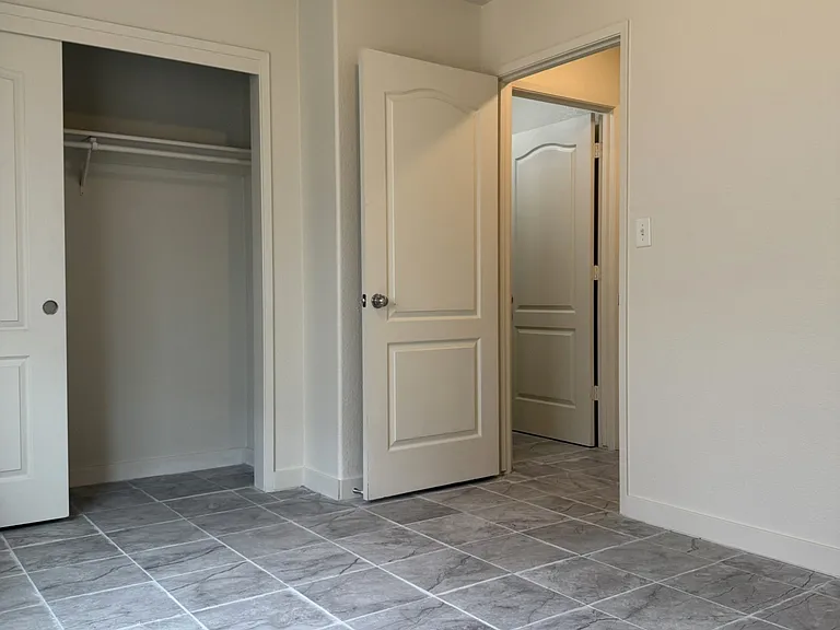 614 Barbara Ct — Photo 17