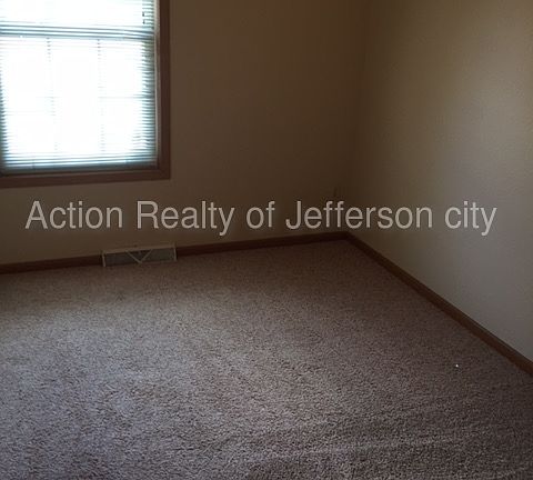 4th image of 1102 Charm Villa Dr