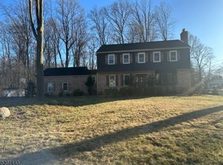 51 Dearborn Dr, Old Tappan, NJ 07675