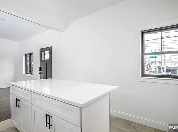4th image of 59 Liberty St