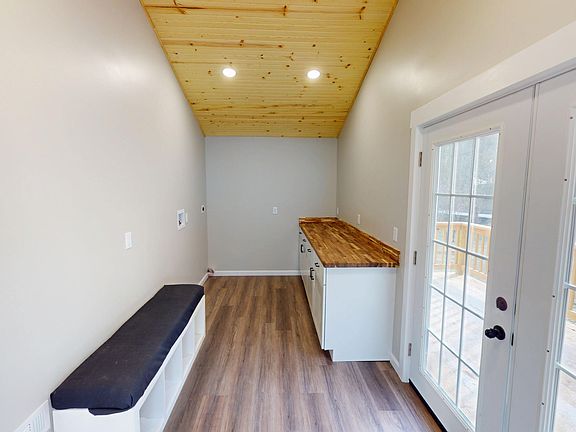 3rd image of 1106 New Columbia Rd