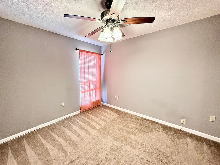 955 Ridgepoint Ct — Photo 17