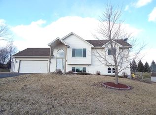8670 Trista Ln E, Saint Bonifacius, MN 55375