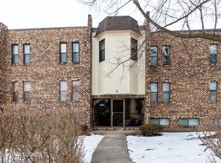 2151 Country Club Dr APT 4, Woodridge, IL 60517