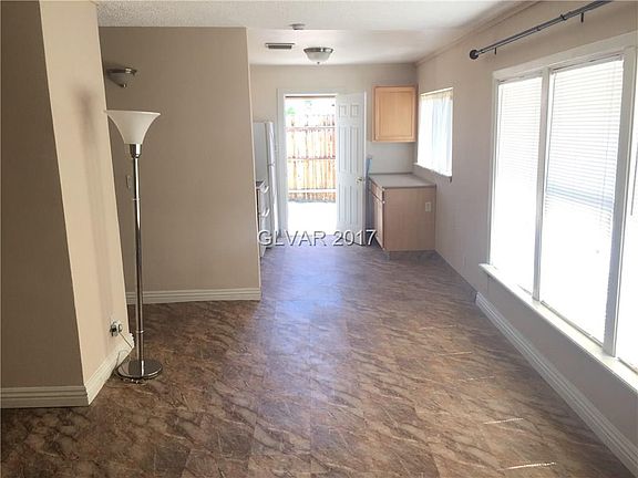 3rd image of 3041 Olive St