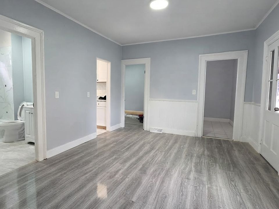 1st image of 20 Ridge St #1