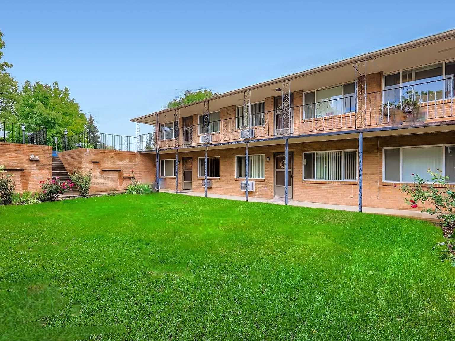 Modern 2-Bedroom Apartment | Garage Optional | Central Loveland — Photo 2