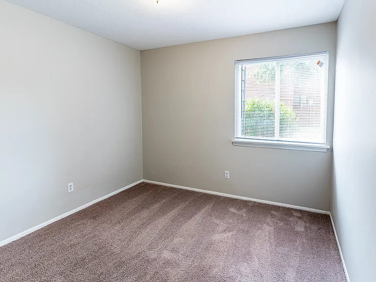 Crestview at Louisville Apartments — Photo 19