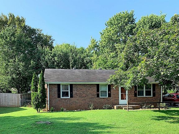 2nd image of 906 Peachtree Dr