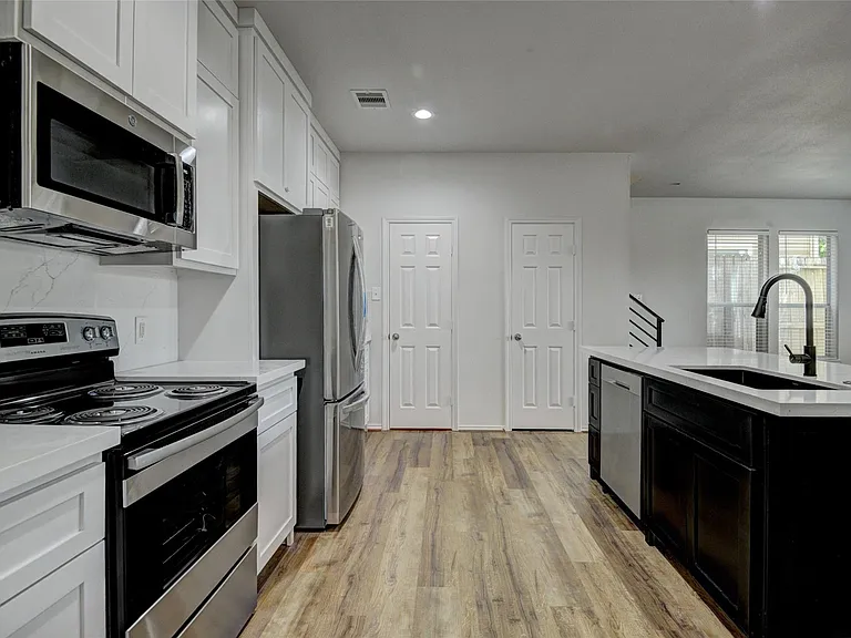 7042 Plum Creek Terrace Ln — Photo 16