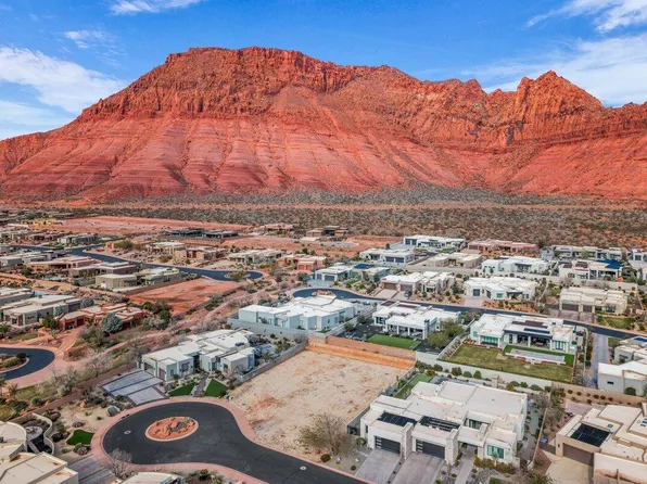 633 E Flint Rock Cir, Ivins, UT 84738