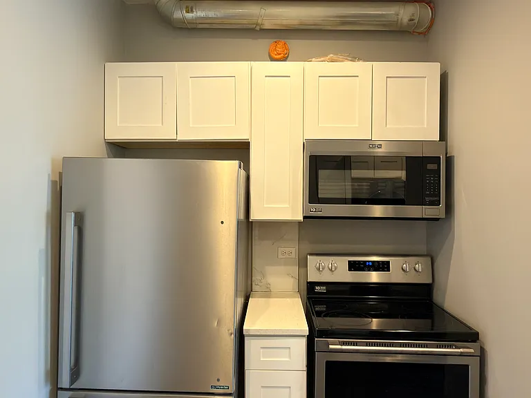 904 W 68th St #2 — Photo 10