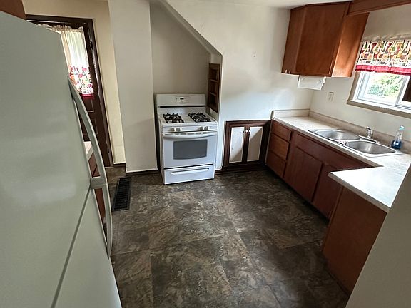 3rd image of 320 S 3rd St Floor 2