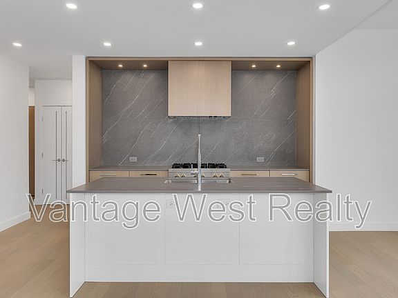 2nd image of 3389 Lakeshore Rd #216