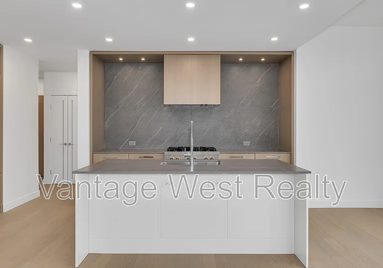 3389 Lakeshore Rd #216 — Photo 18