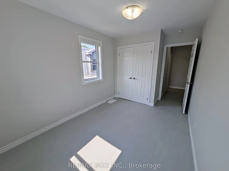 770 King St E #202 — Photo 21