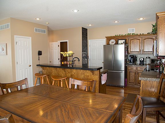 4th image of 3101 S Black Forest Ave