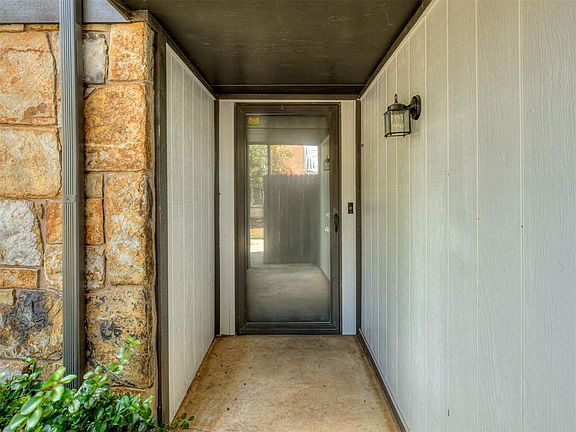 3rd image of 907 Leisure Dr