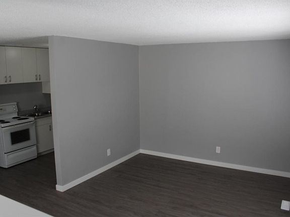 3rd image of 543 Wascana St