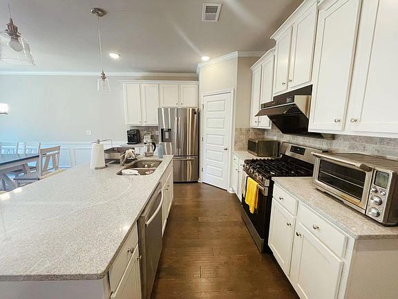 3rd image of 2314 Cherry Laurel Ln