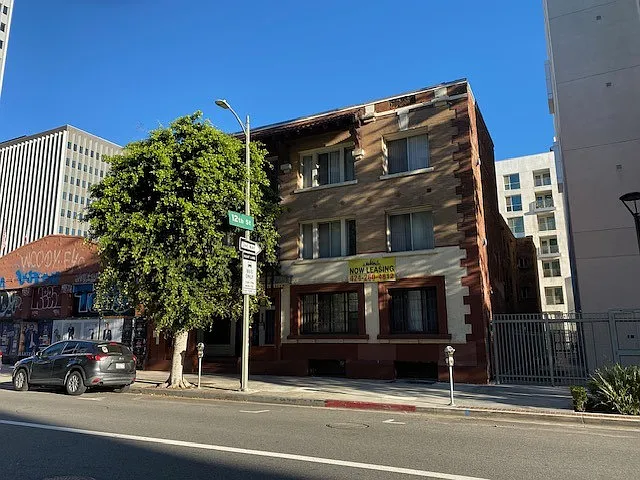 1220 S. Olive St. — Photo 2
