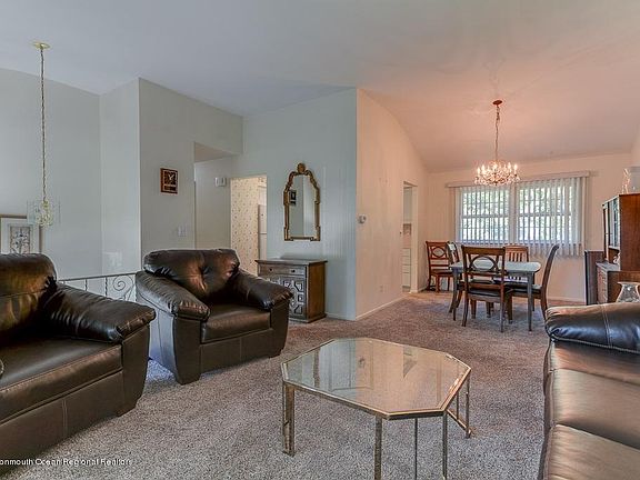 4th image of 14 Poplar Pl