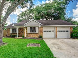 1877 Capri Ln, Seabrook, TX 77586