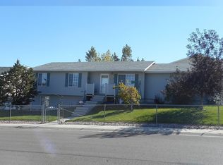 1305 Beaver Dr, Gillette, WY 82718
