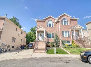 23 Malibu Ct #1, Staten Island, NY 10309
