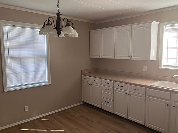 4th image of 1147 Meadow Dr