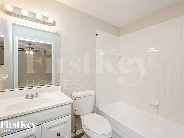 420 Clay St — Photo 9