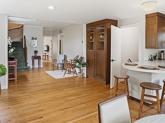 4th image of 407 Smithfield Ave