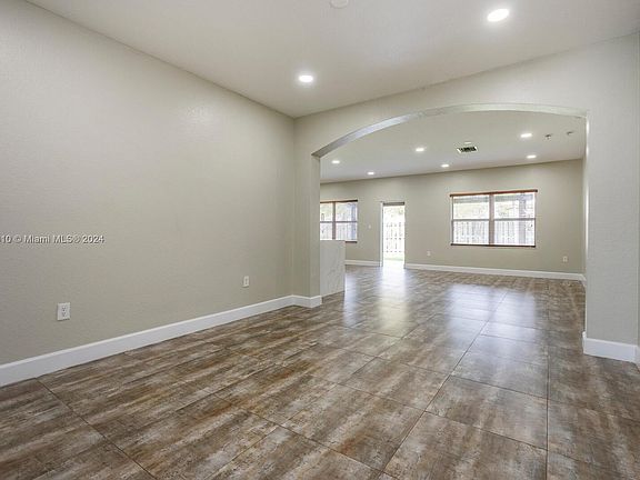5th image of 2833 NE 1st Dr