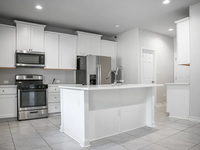 341 Mary Max Cir — Photo 3